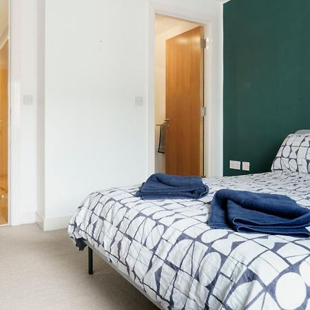 Stylish City Centre 2 Bedroom Apartment With Belfast Cityscape View Extérieur photo