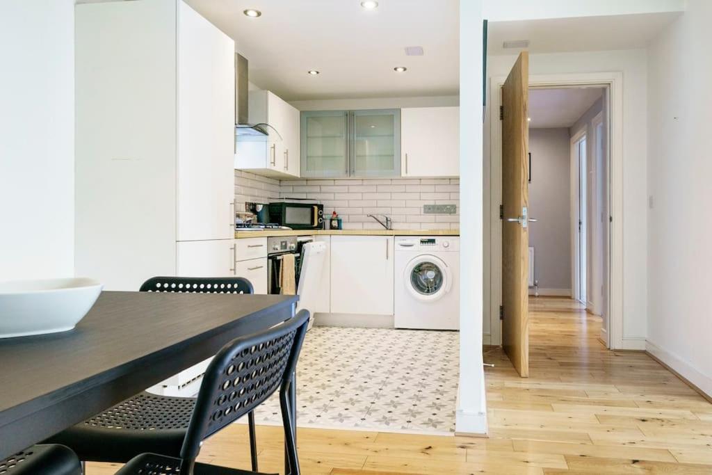 Stylish City Centre 2 Bedroom Apartment With Belfast Cityscape View Extérieur photo