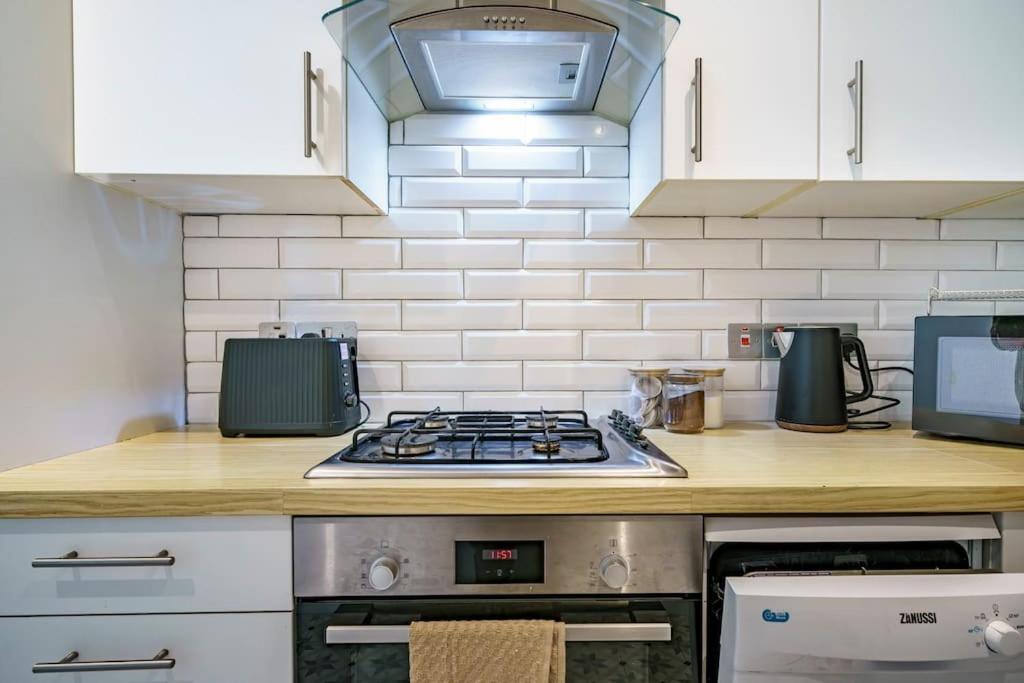 Stylish City Centre 2 Bedroom Apartment With Belfast Cityscape View Extérieur photo