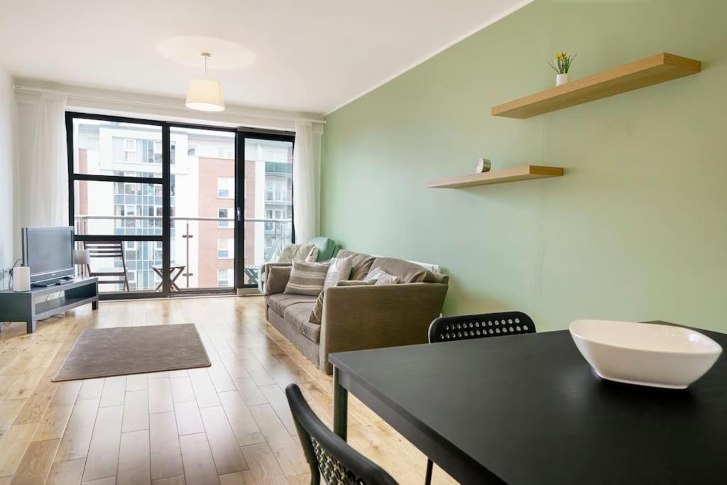 Stylish City Centre 2 Bedroom Apartment With Belfast Cityscape View Extérieur photo