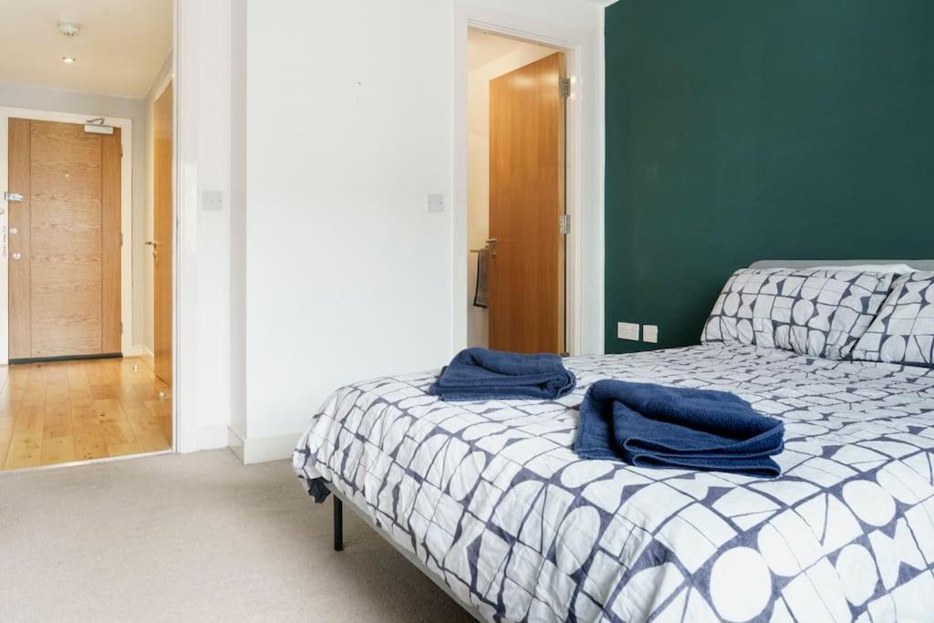 Stylish City Centre 2 Bedroom Apartment With Belfast Cityscape View Extérieur photo