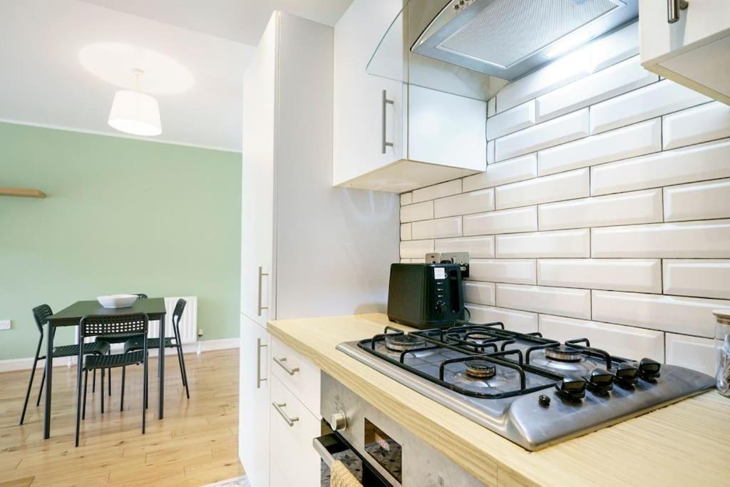 Stylish City Centre 2 Bedroom Apartment With Belfast Cityscape View Extérieur photo