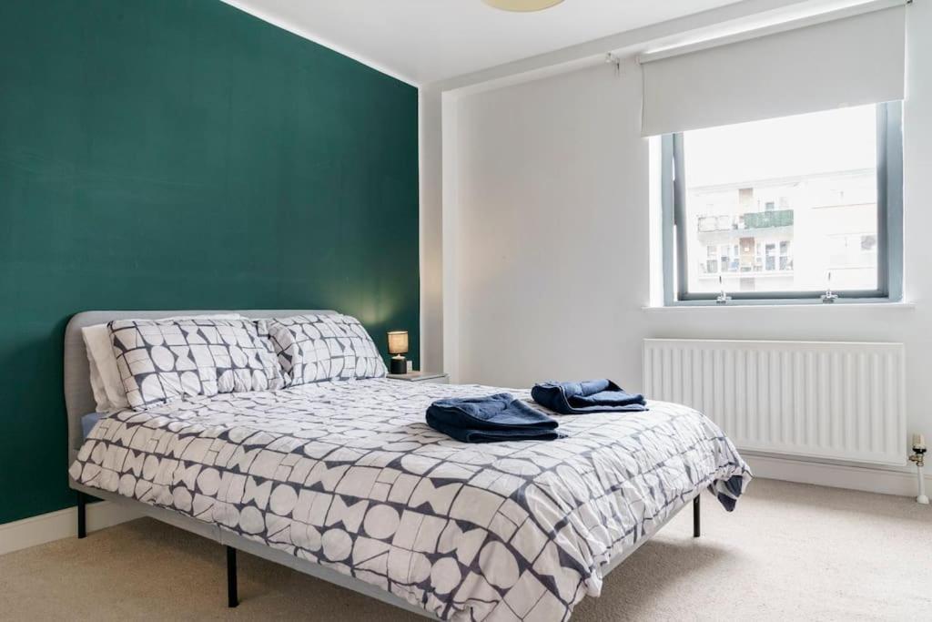 Stylish City Centre 2 Bedroom Apartment With Belfast Cityscape View Extérieur photo
