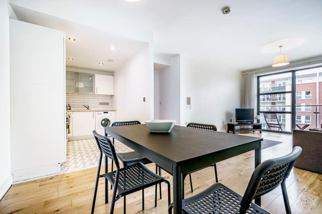 Stylish City Centre 2 Bedroom Apartment With Belfast Cityscape View Extérieur photo