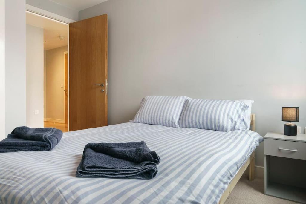 Stylish City Centre 2 Bedroom Apartment With Belfast Cityscape View Extérieur photo