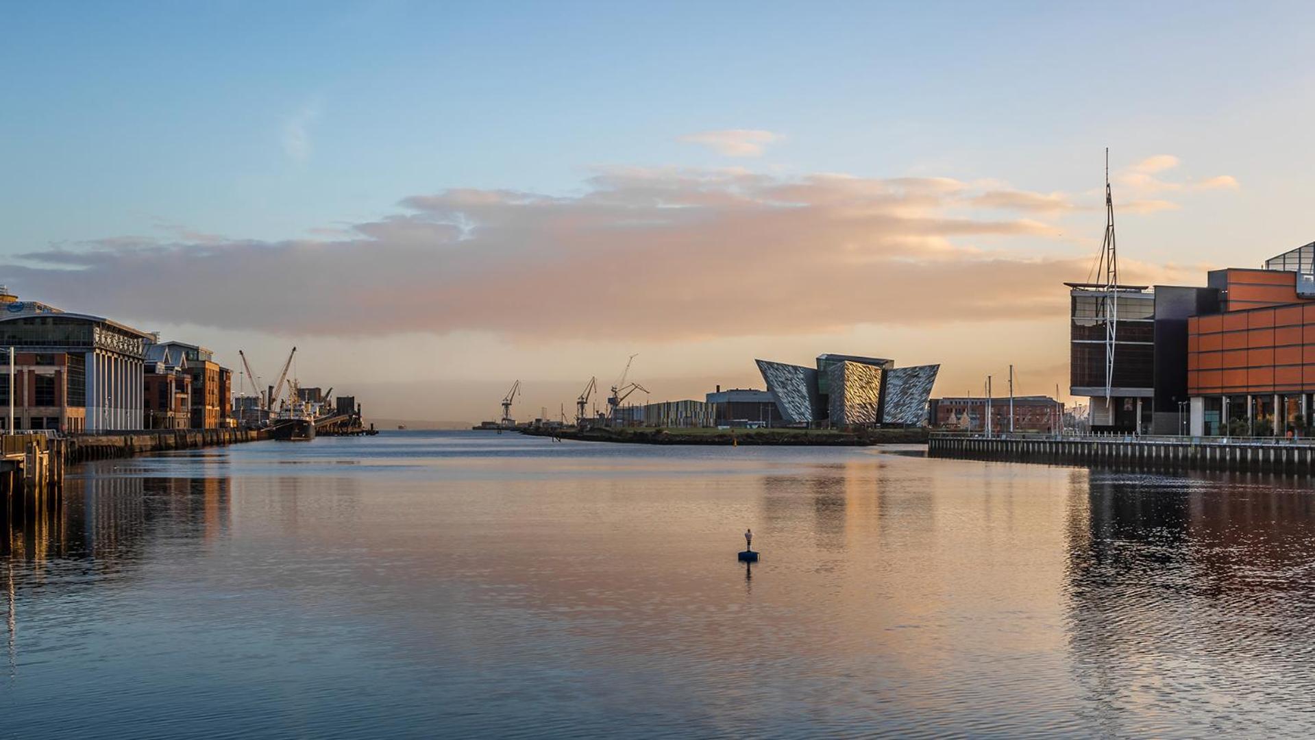 Stylish City Centre 2 Bedroom Apartment With Belfast Cityscape View Extérieur photo